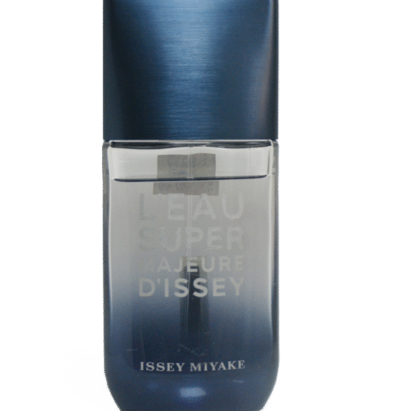 Décante L’Eau Super Majeure d’Issey Issey Miyake